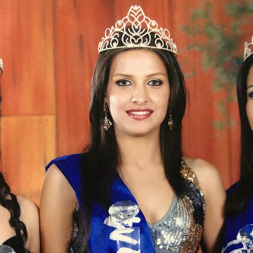 himanshi khurana wiki
