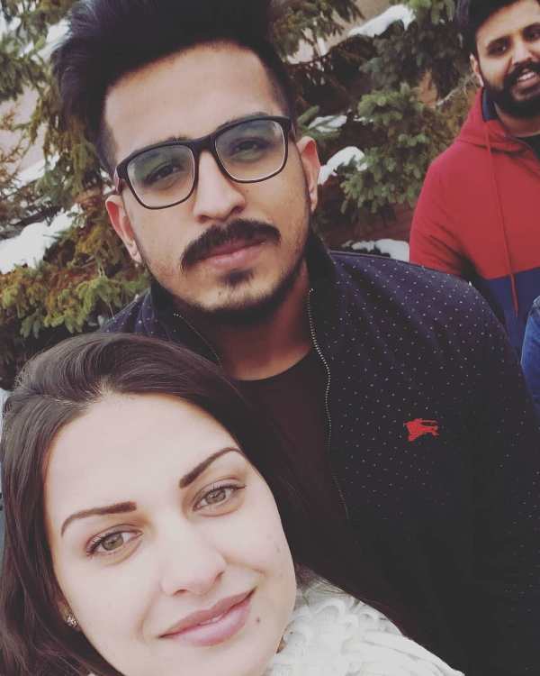 himanshi khurana brother