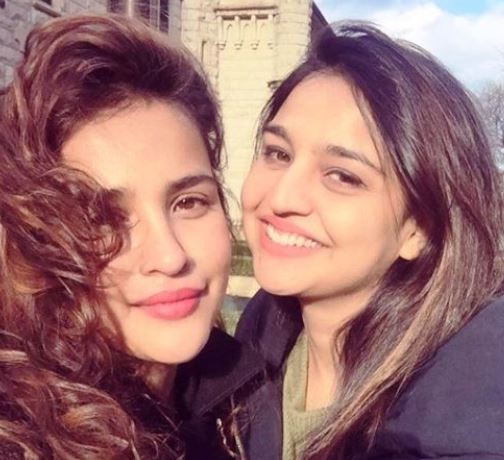 aisha sharma with her sisiter