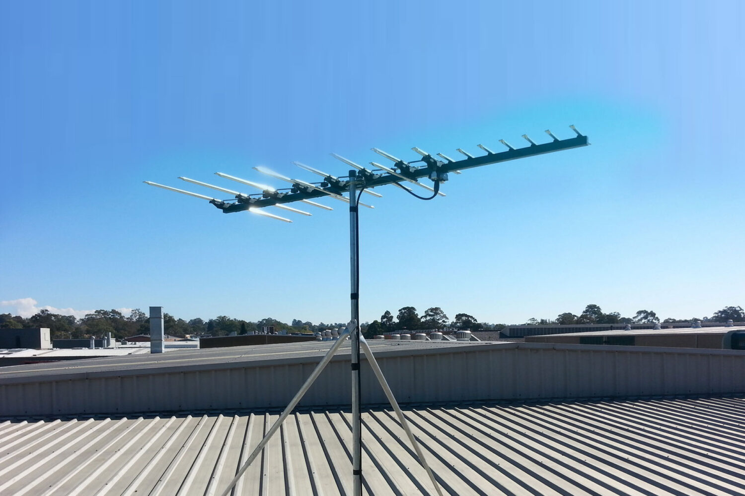 5 Reasons to Hire Professionals for TV Aerial Installation World